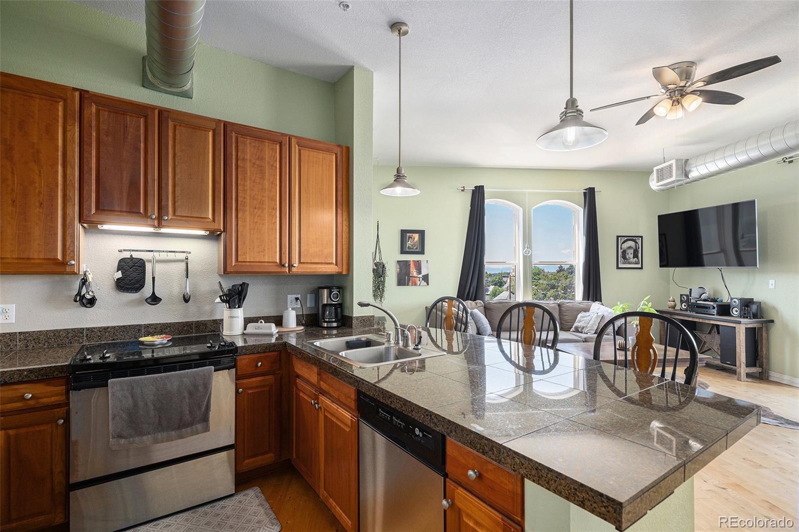 277 N Broadway 403