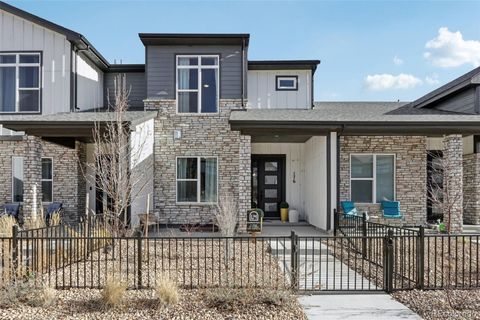Photo of 176 High Point Drive, Longmont, CO 80504 (MLS # 8394326)