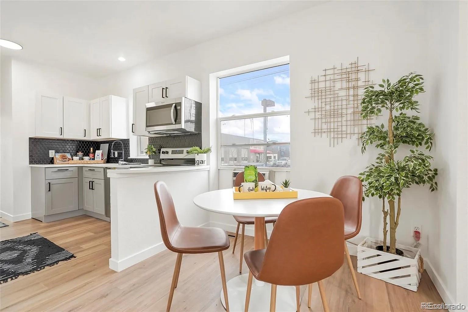 22 E Exposition Avenue