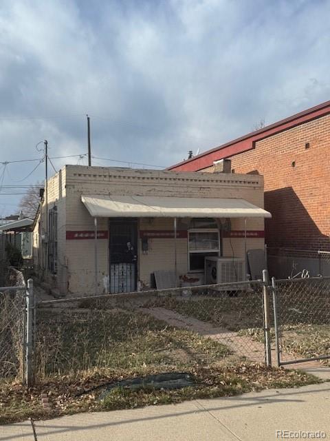 315 N Galapago Street