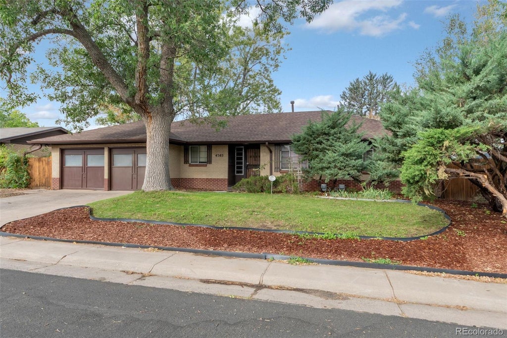 Photo of 4565 S Lipan Court, Englewood, CO 80110 (MLS # 2284739)