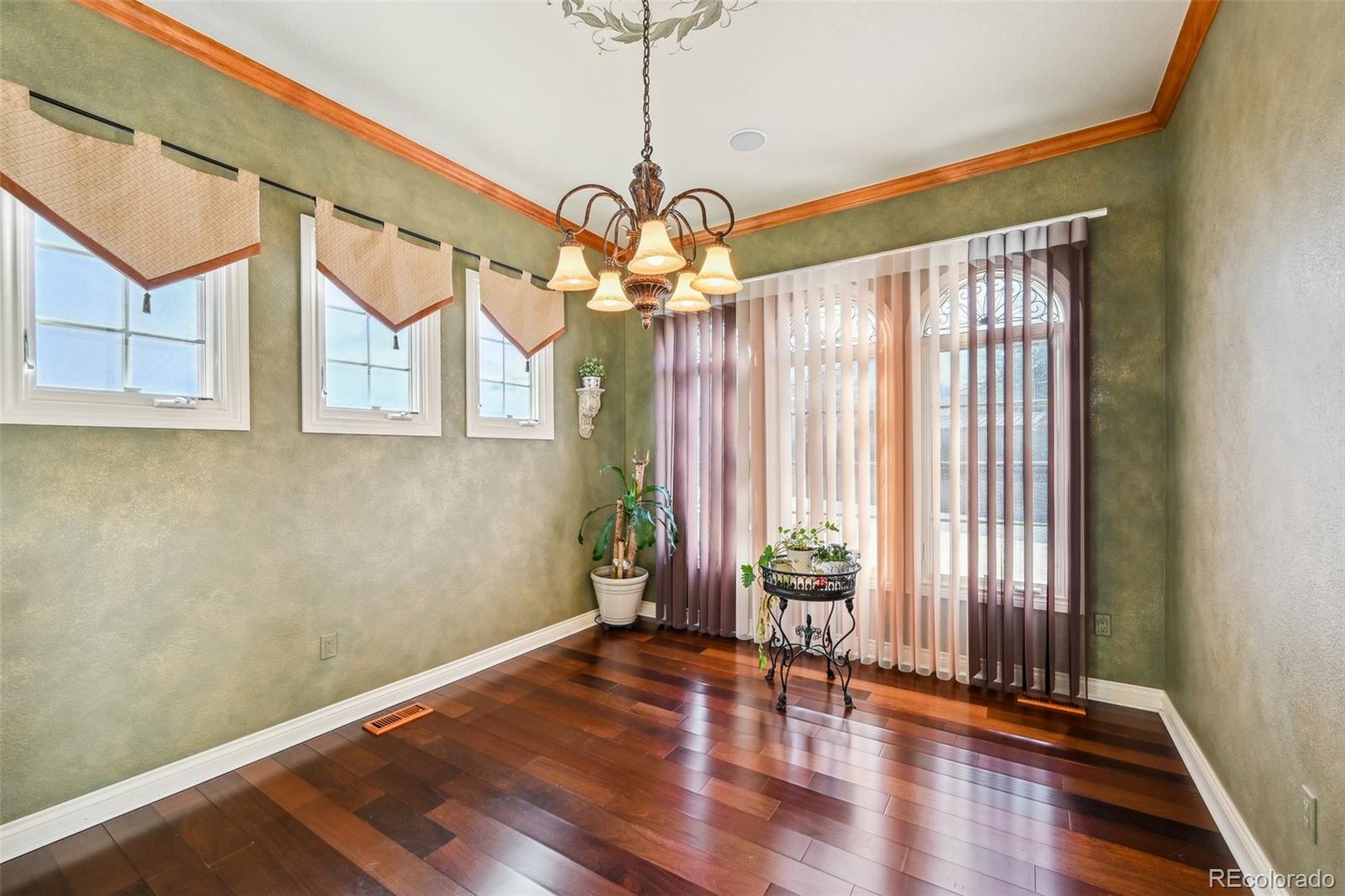 13901 E Saratoga Place