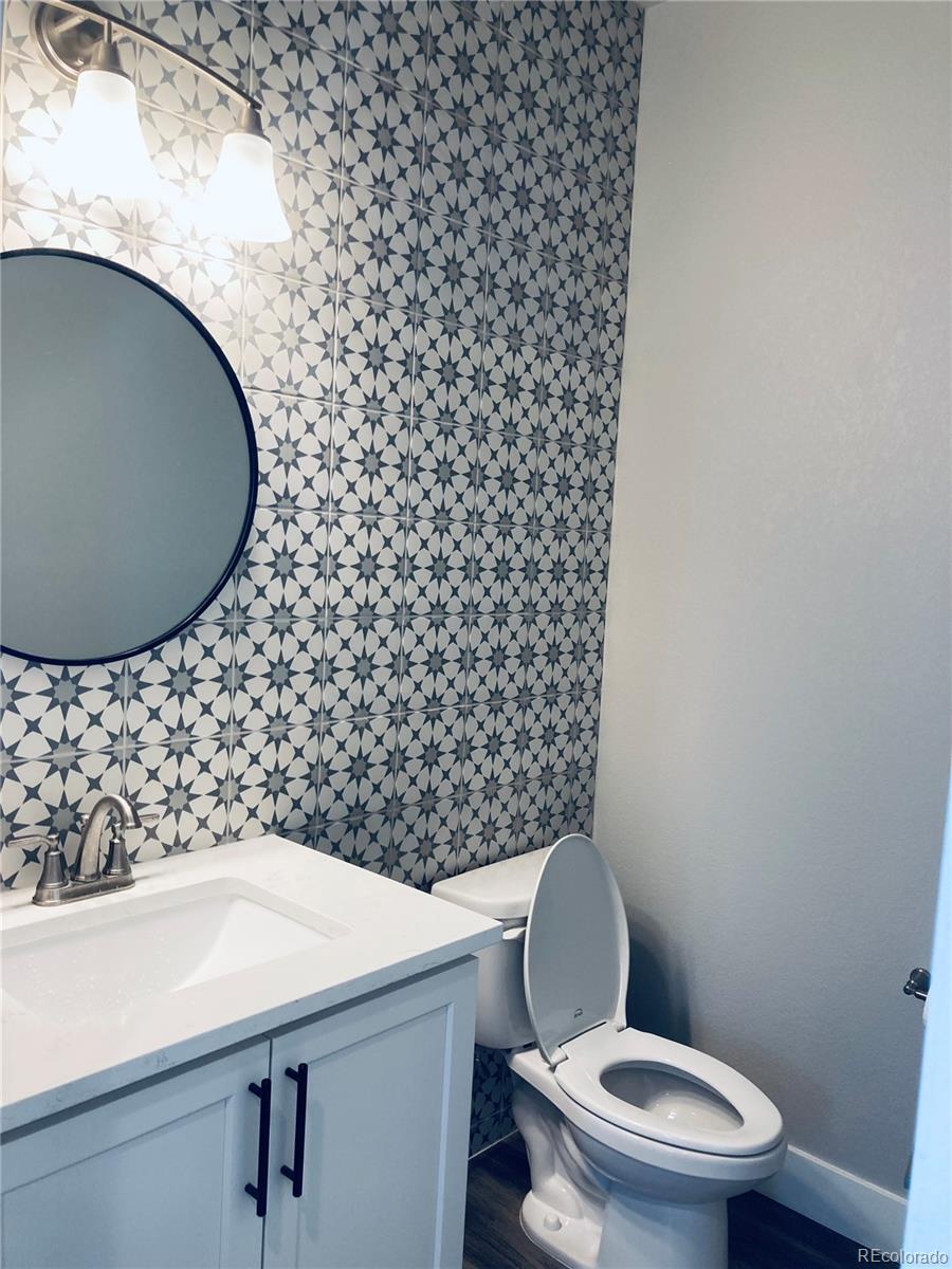 1025 S Gilbert Street E