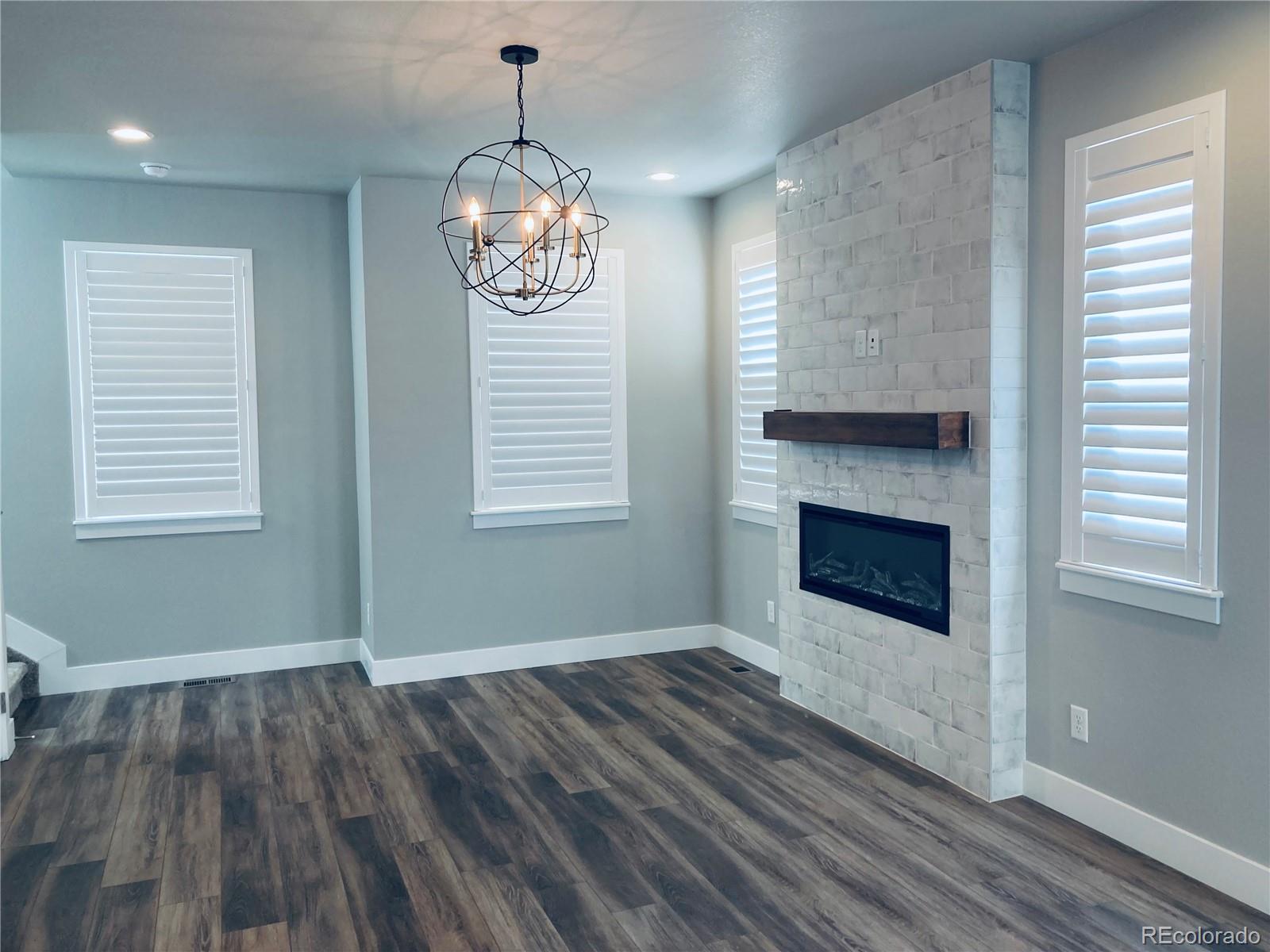 1025 S Gilbert Street E