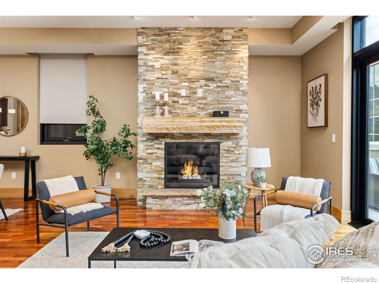 1077 Canyon Boulevard 305