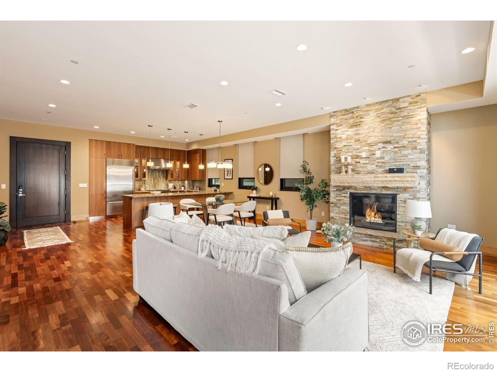 1077 Canyon Boulevard 305