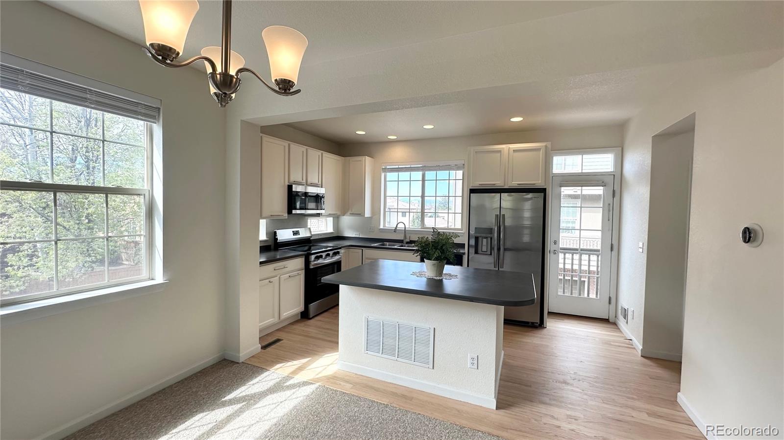 7482 E 7th Avenue 19