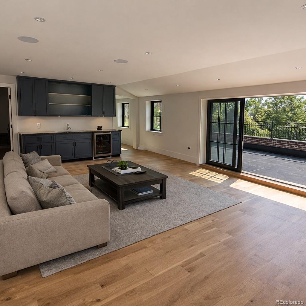 888 S Franklin Street