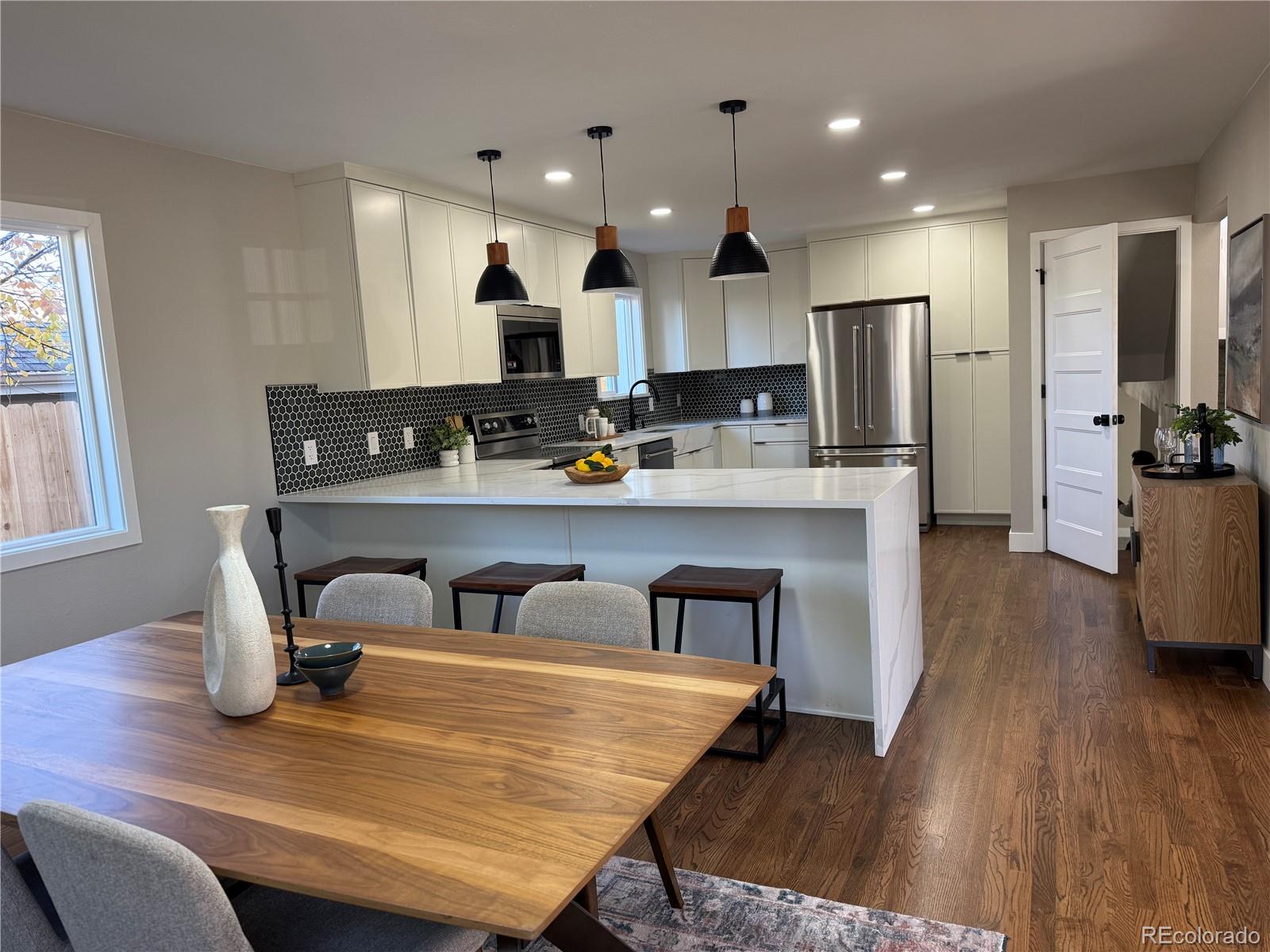 1076 S Leyden Street