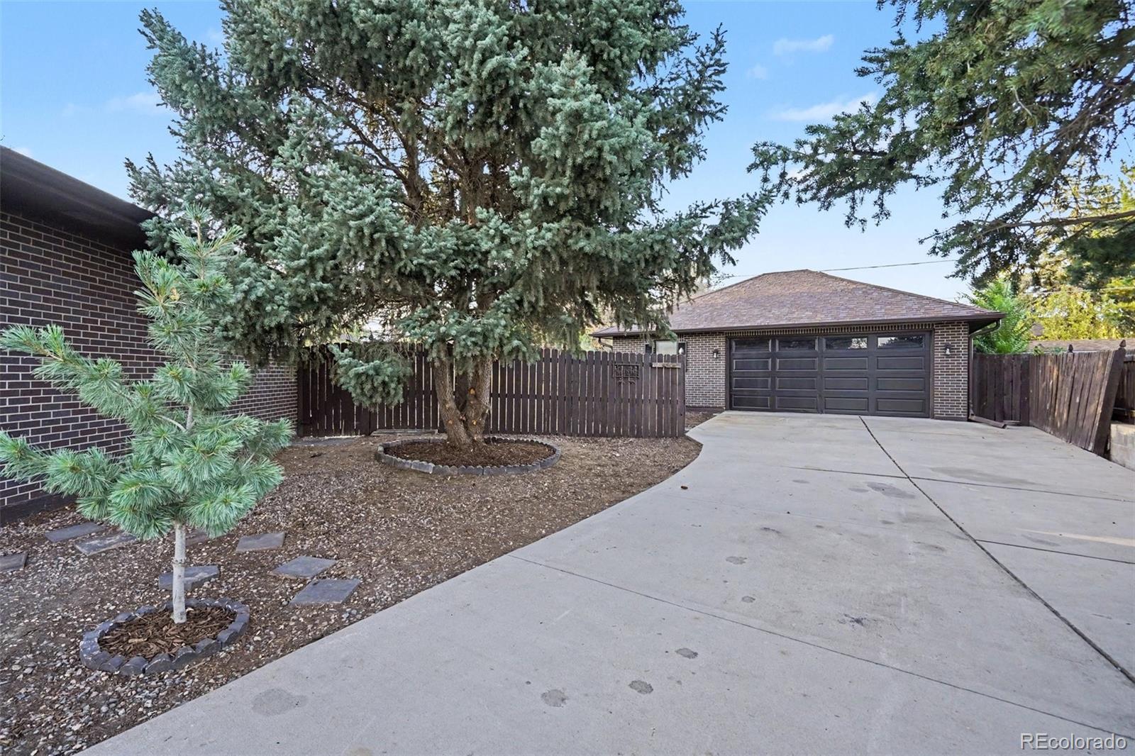 559 Elbert Way