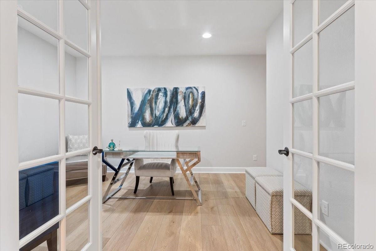 255 Maplehurst Point