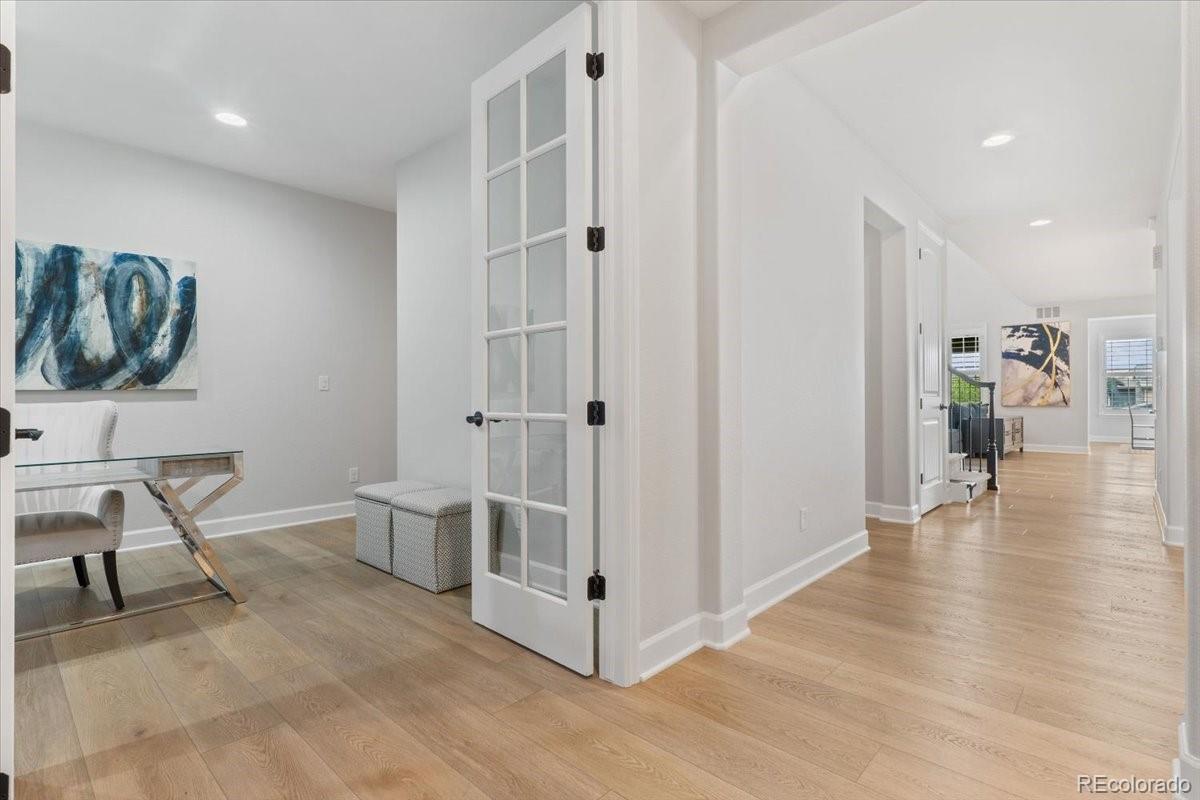 255 Maplehurst Point