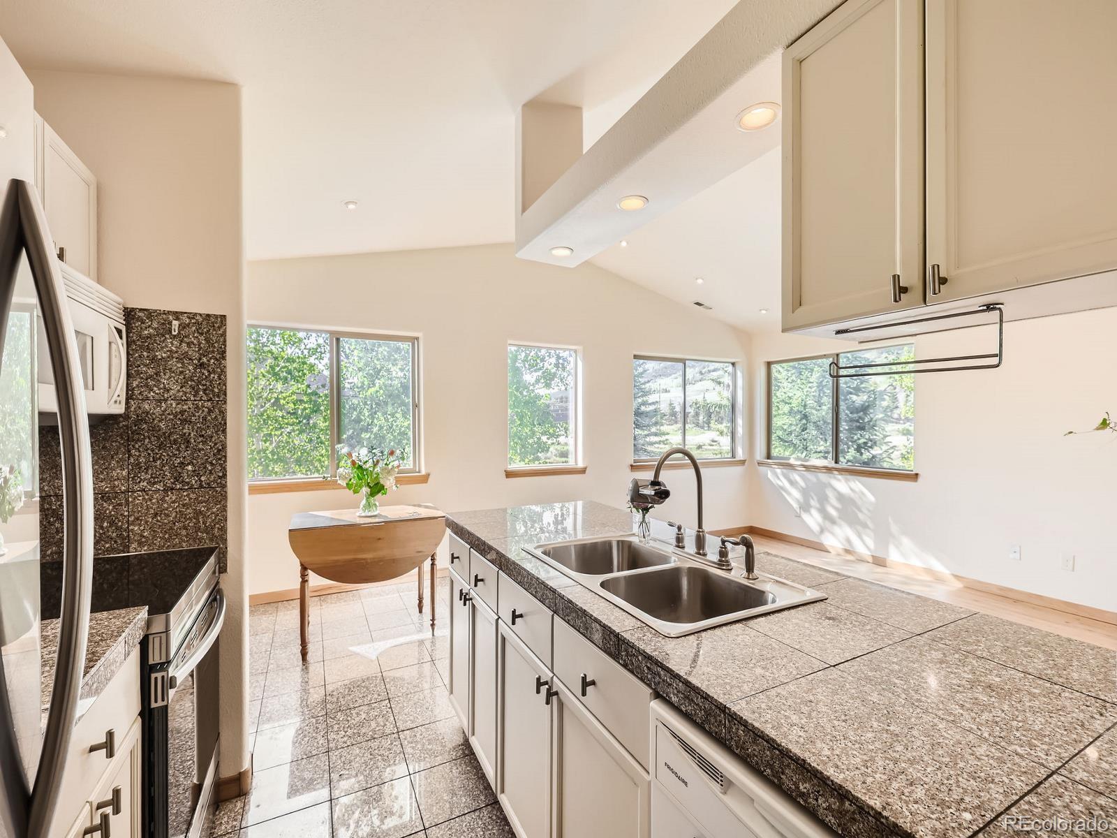 40 Cove Boulevard G40