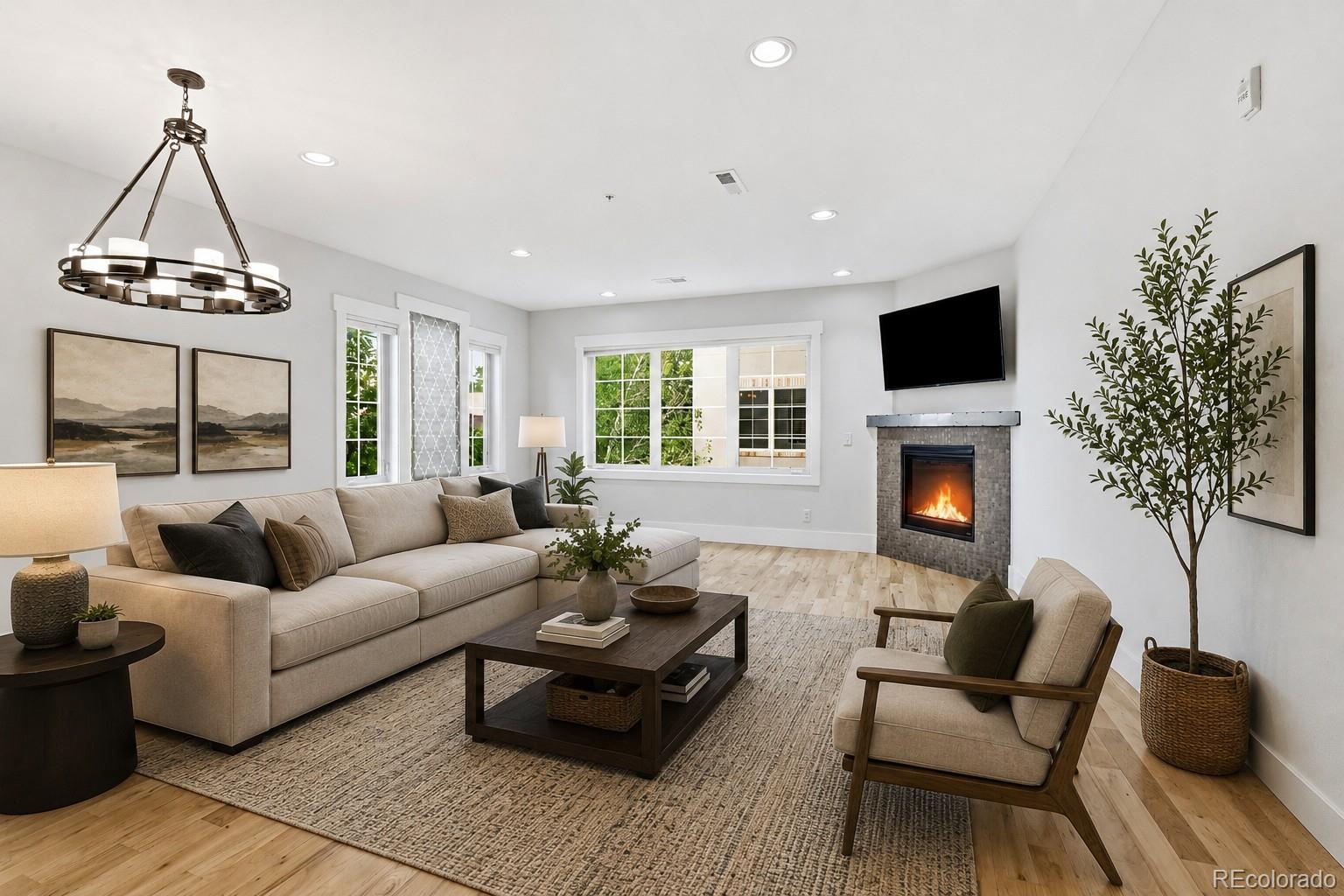 936 S Pearl Street 101