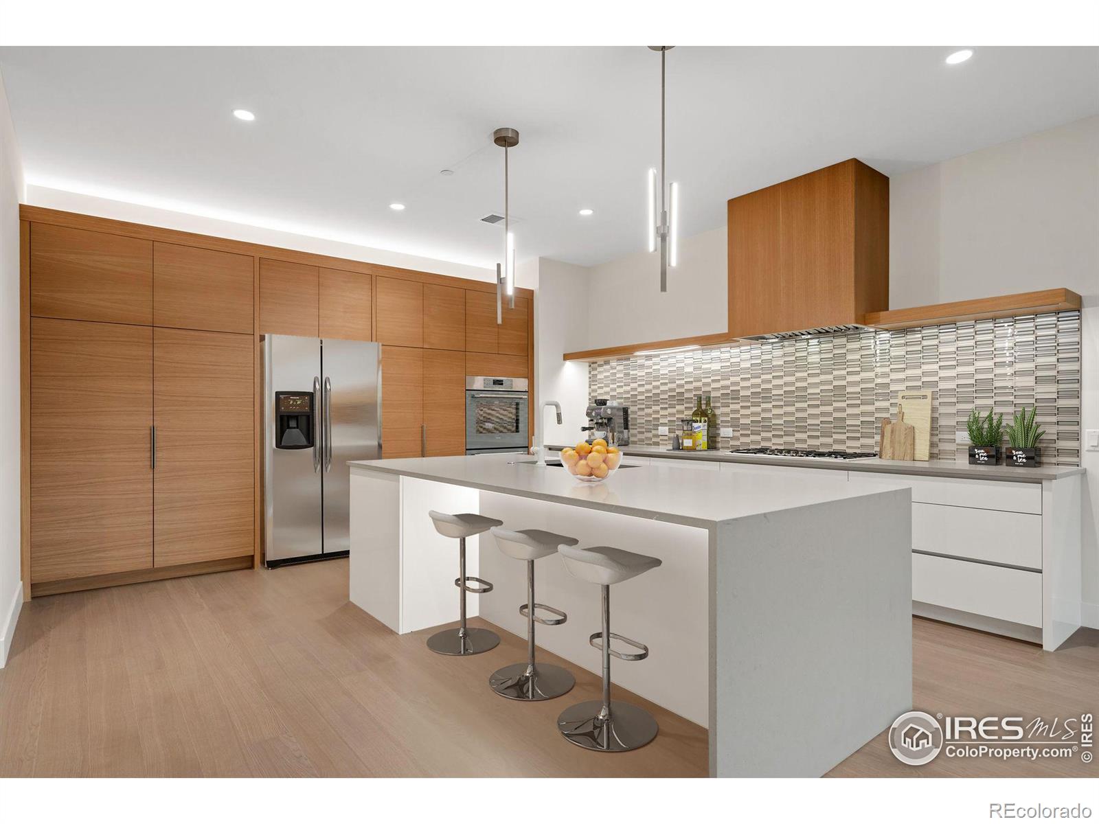 205 E 6th Street 300