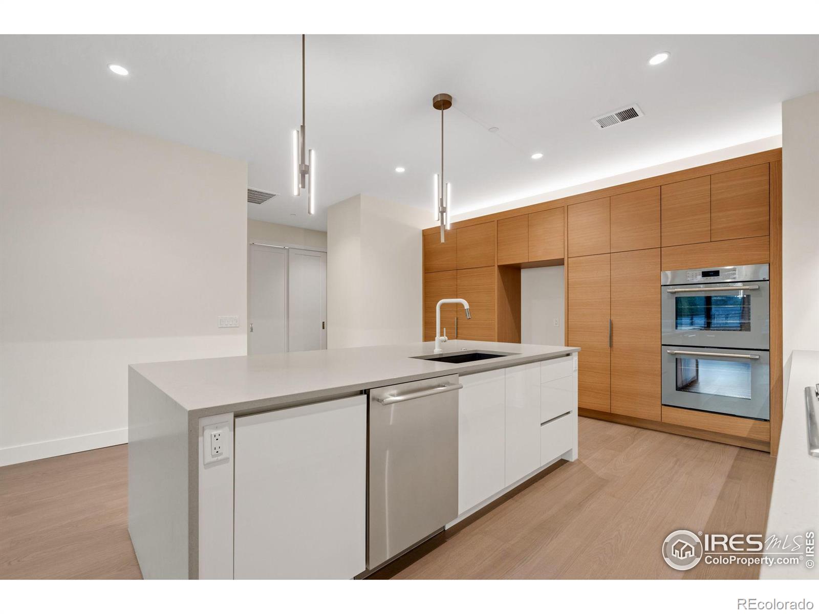 205 E 6th Street 300