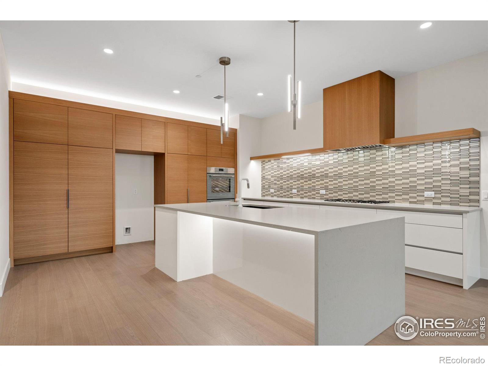 205 E 6th Street 300