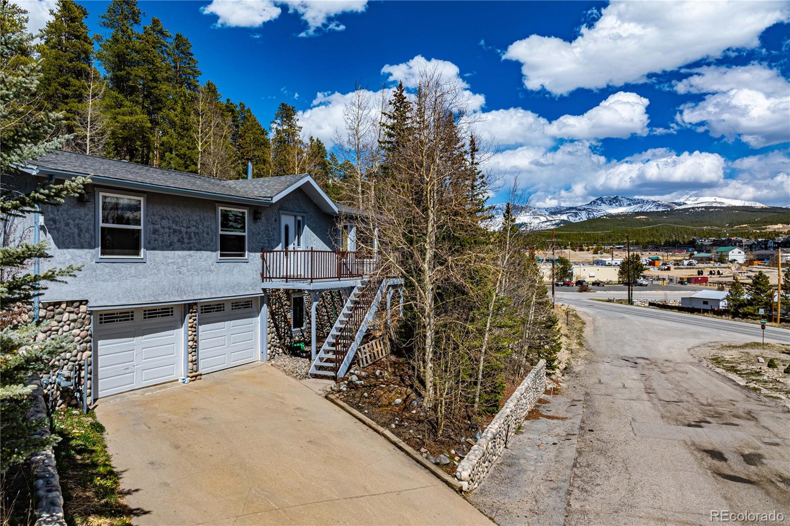 1803 Ridgeview Drive