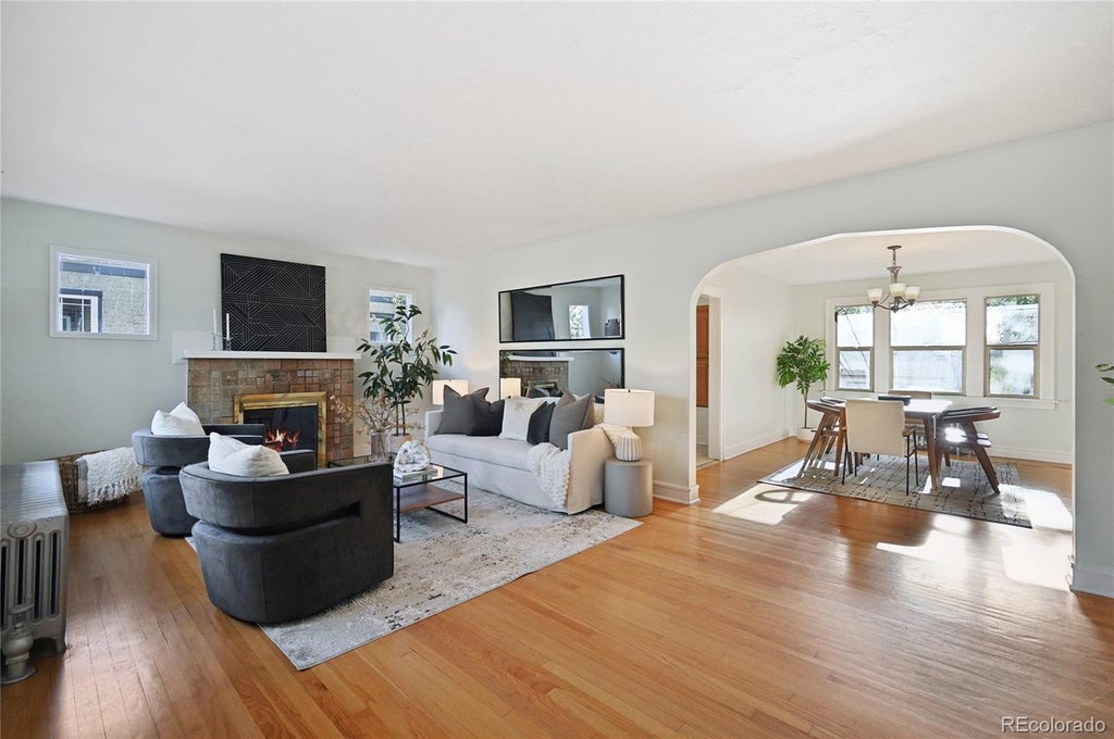Photo of 925 S University Boulevard, Denver, CO 80209 (MLS # 3611247)