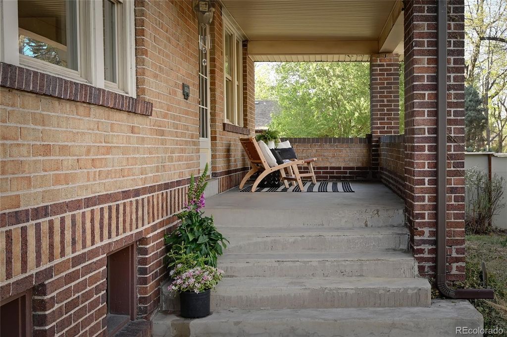 Photo of 925 S University Boulevard, Denver, CO 80209 (MLS # 3611247)