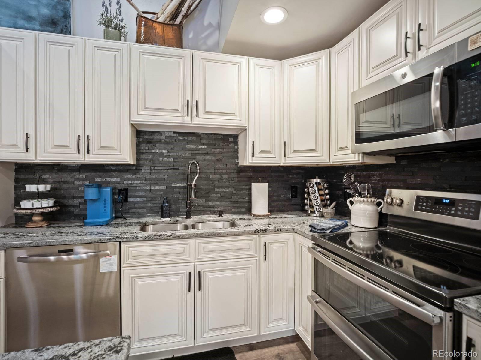 1061 W Beaver Creek Boulevard F203