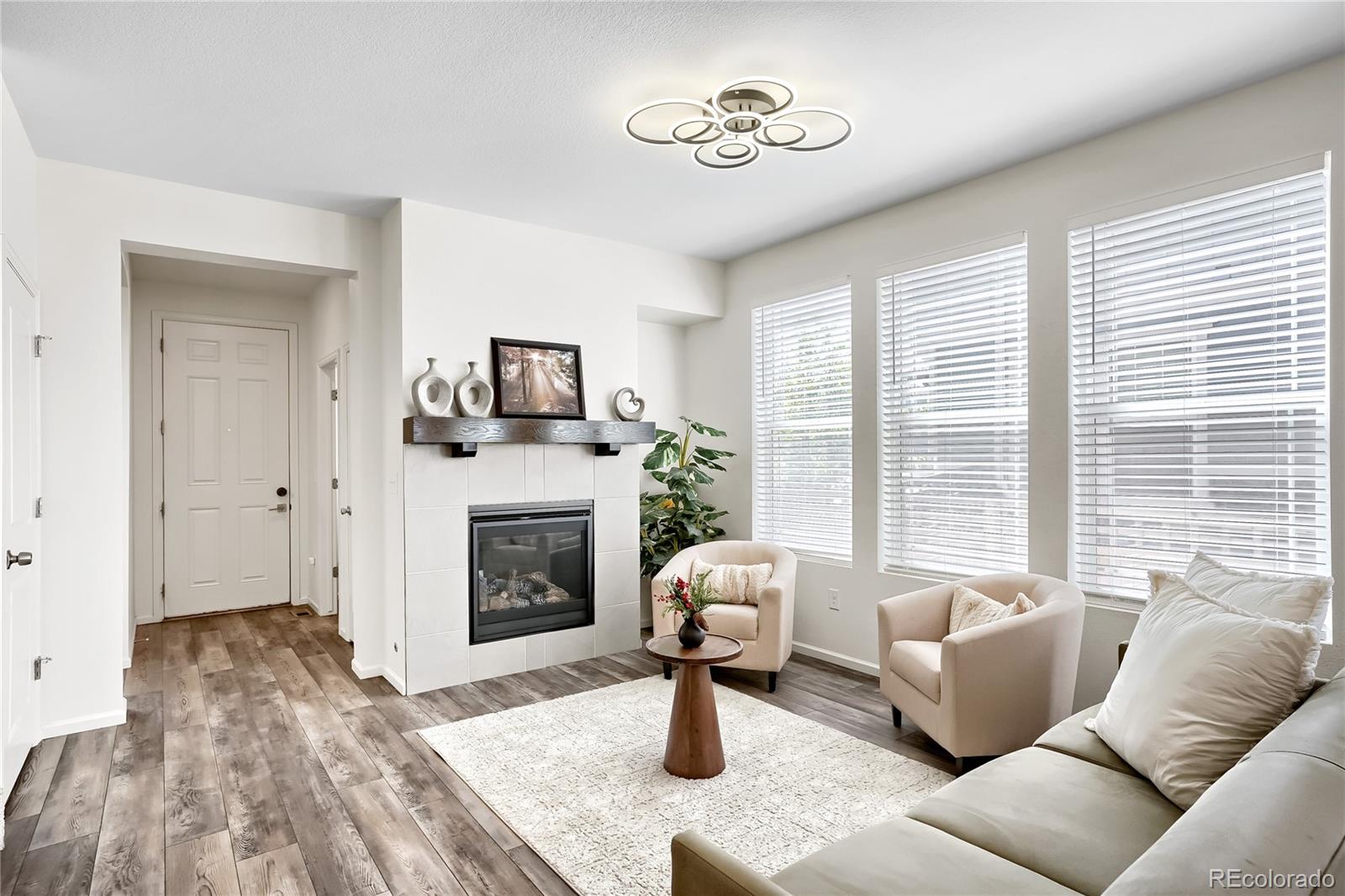 6211 N Malaya Street