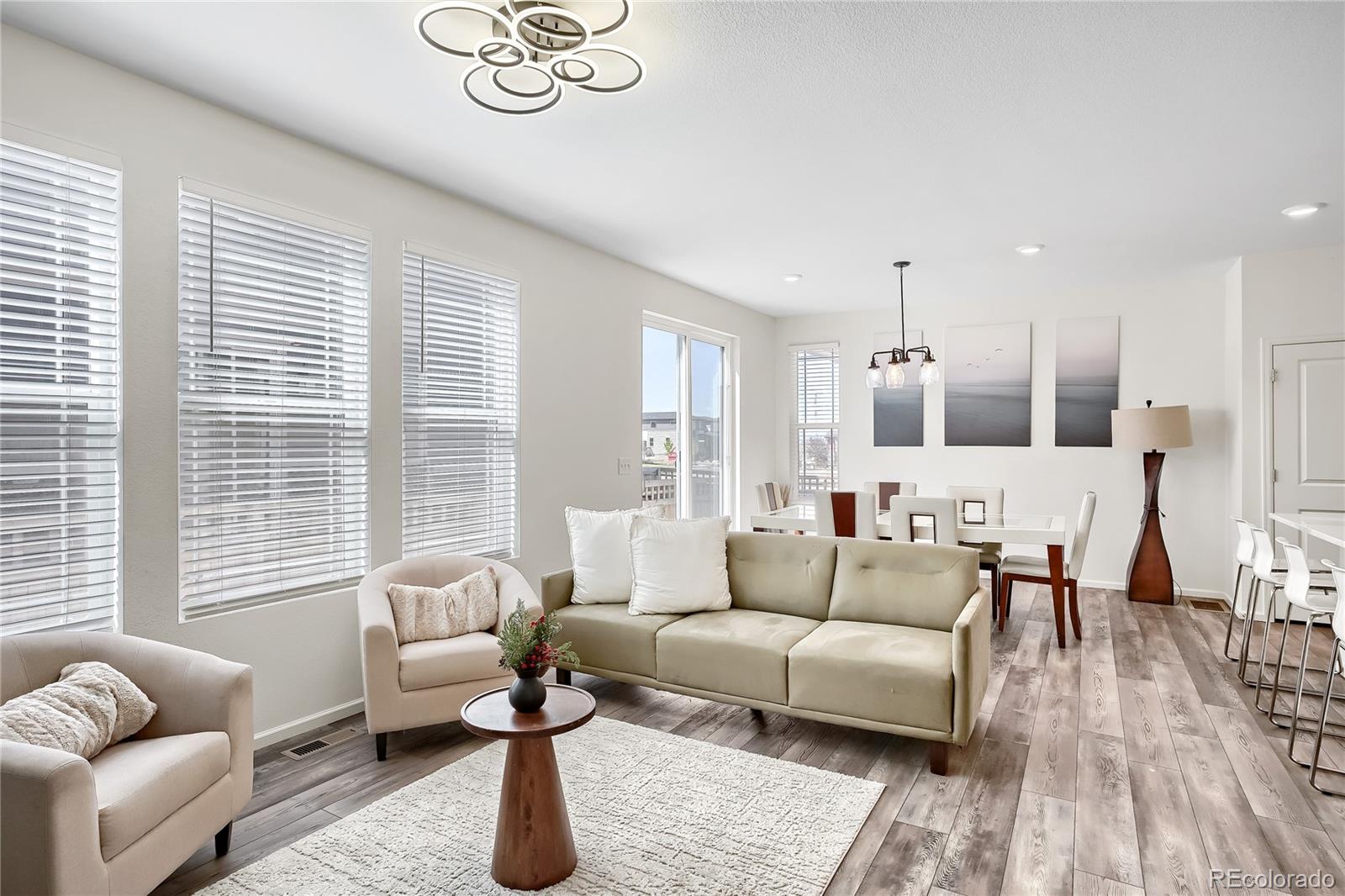 6211 N Malaya Street