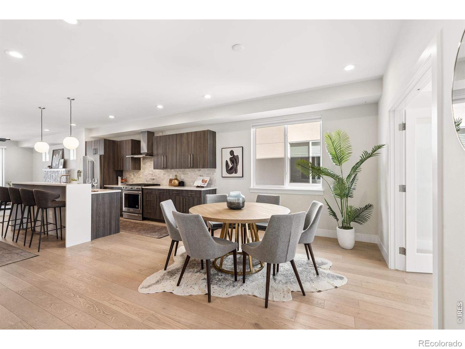 3075 S Delaware Street