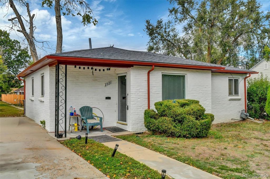 Photo of 2921 Jasmine Street, Denver, CO 80207 (MLS # 4991896)