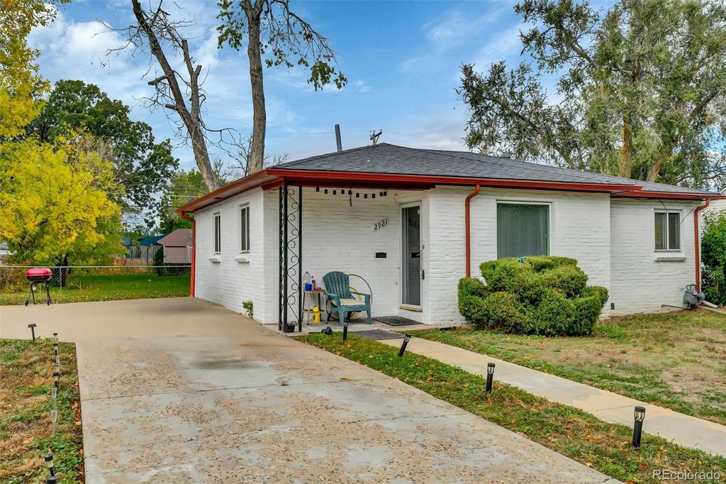 Photo of 2921 Jasmine Street, Denver, CO 80207 (MLS # 4991896)