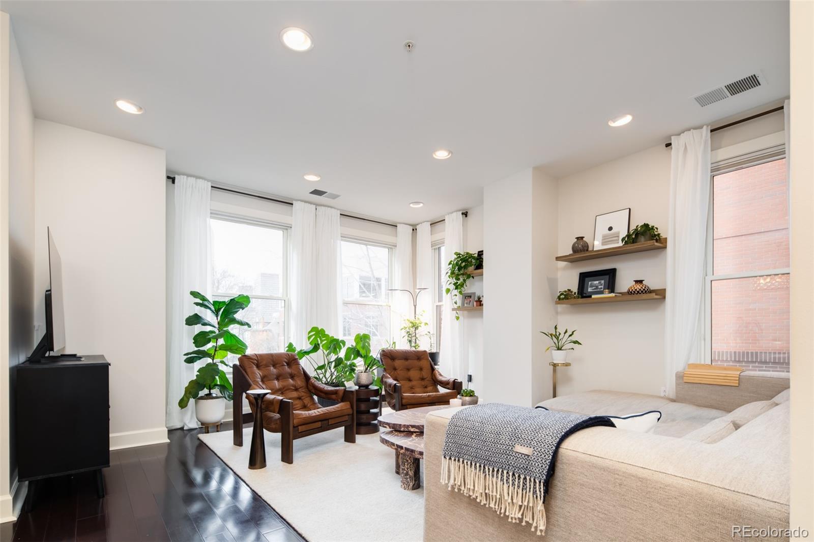 1631 N Emerson Street 217