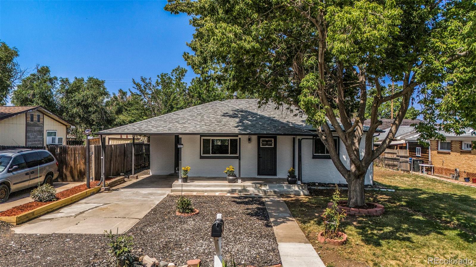 1985 BLACKHAWK Street, Aurora, CO, 80011 2 1985 BLACKHAWK Street