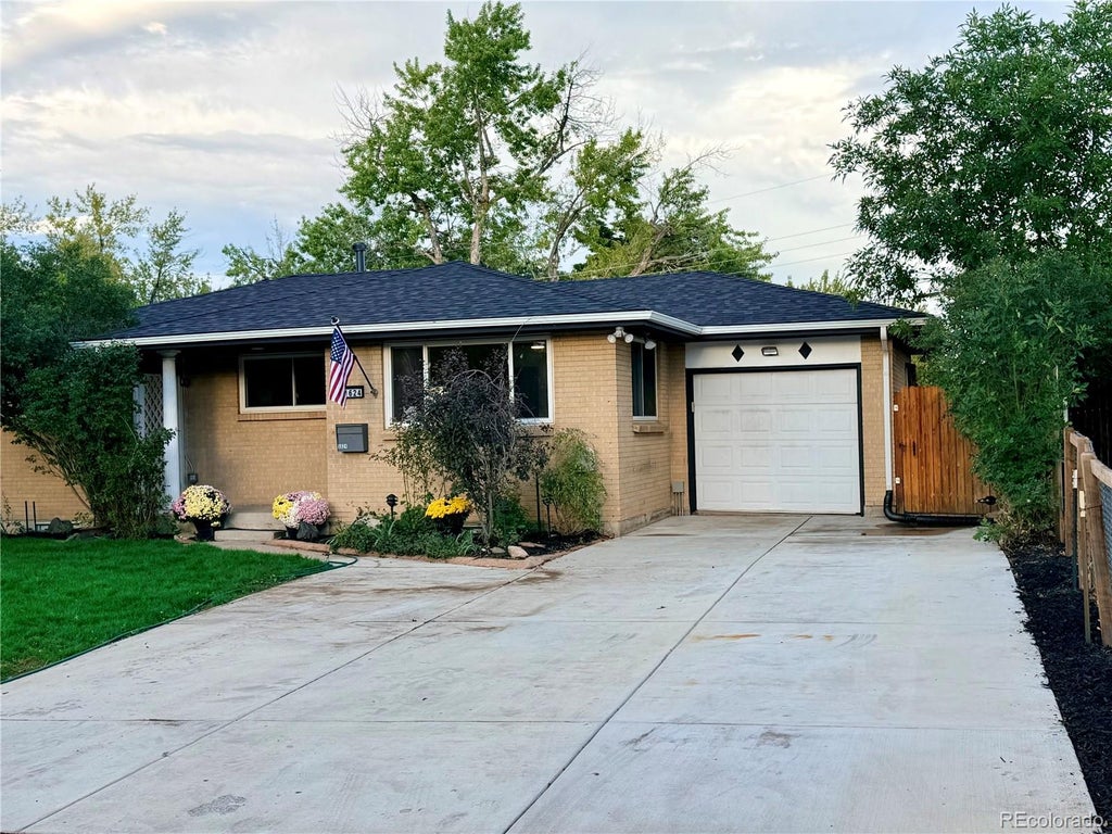 Photo of 1624 S Yukon Court, Lakewood, CO 80232 (MLS # 5982112)