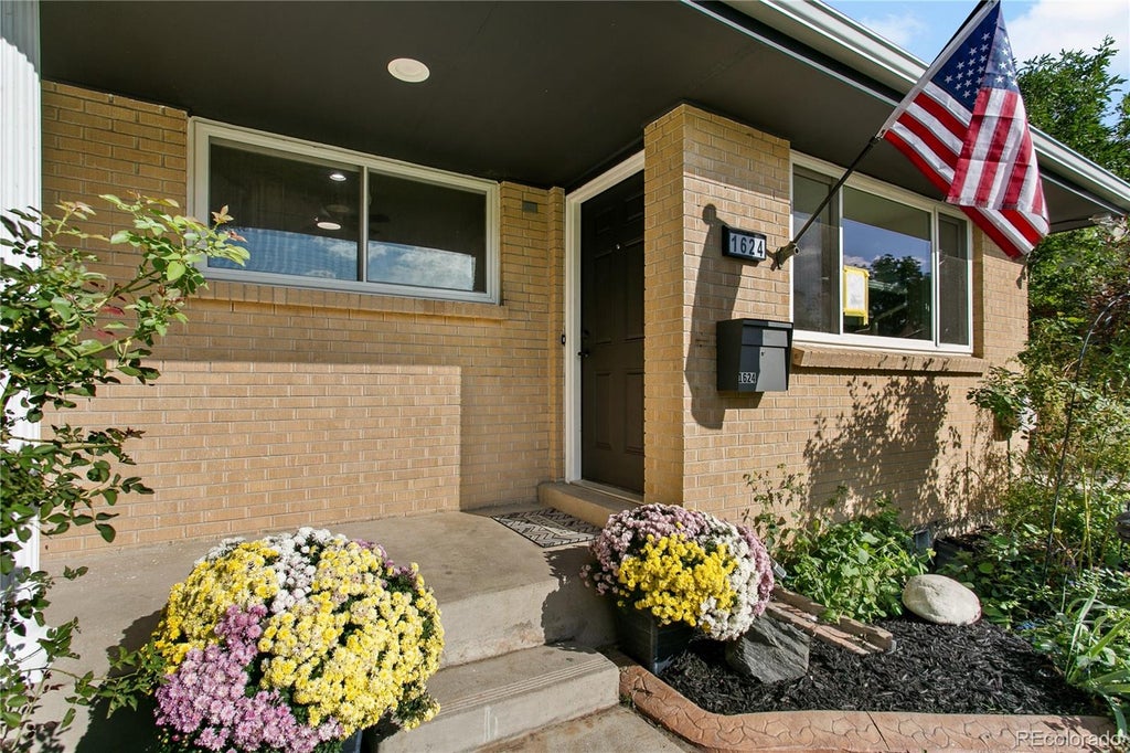 Photo of 1624 S Yukon Court, Lakewood, CO 80232 (MLS # 5982112)