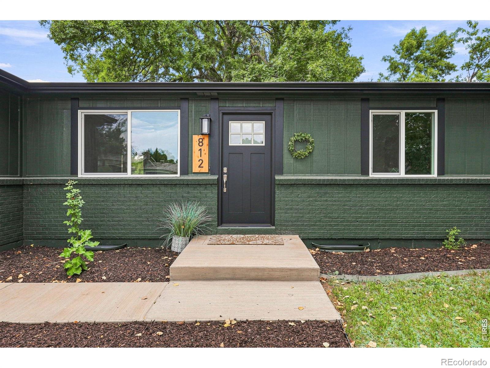 812 E Swallow Road