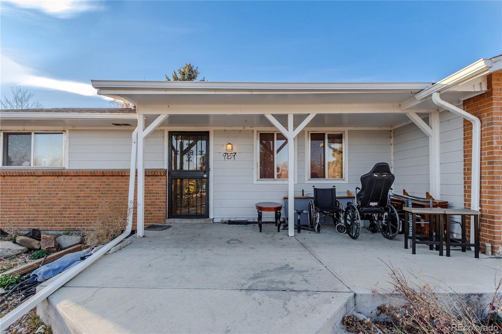Photo of 959 S Johnson Way, Lakewood, CO 80226 (MLS # 2162229)