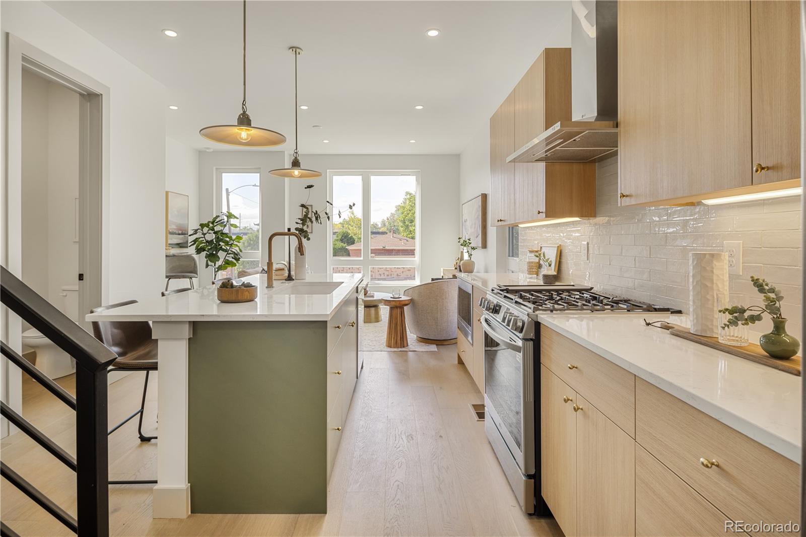 1230 Zenobia Street 10
