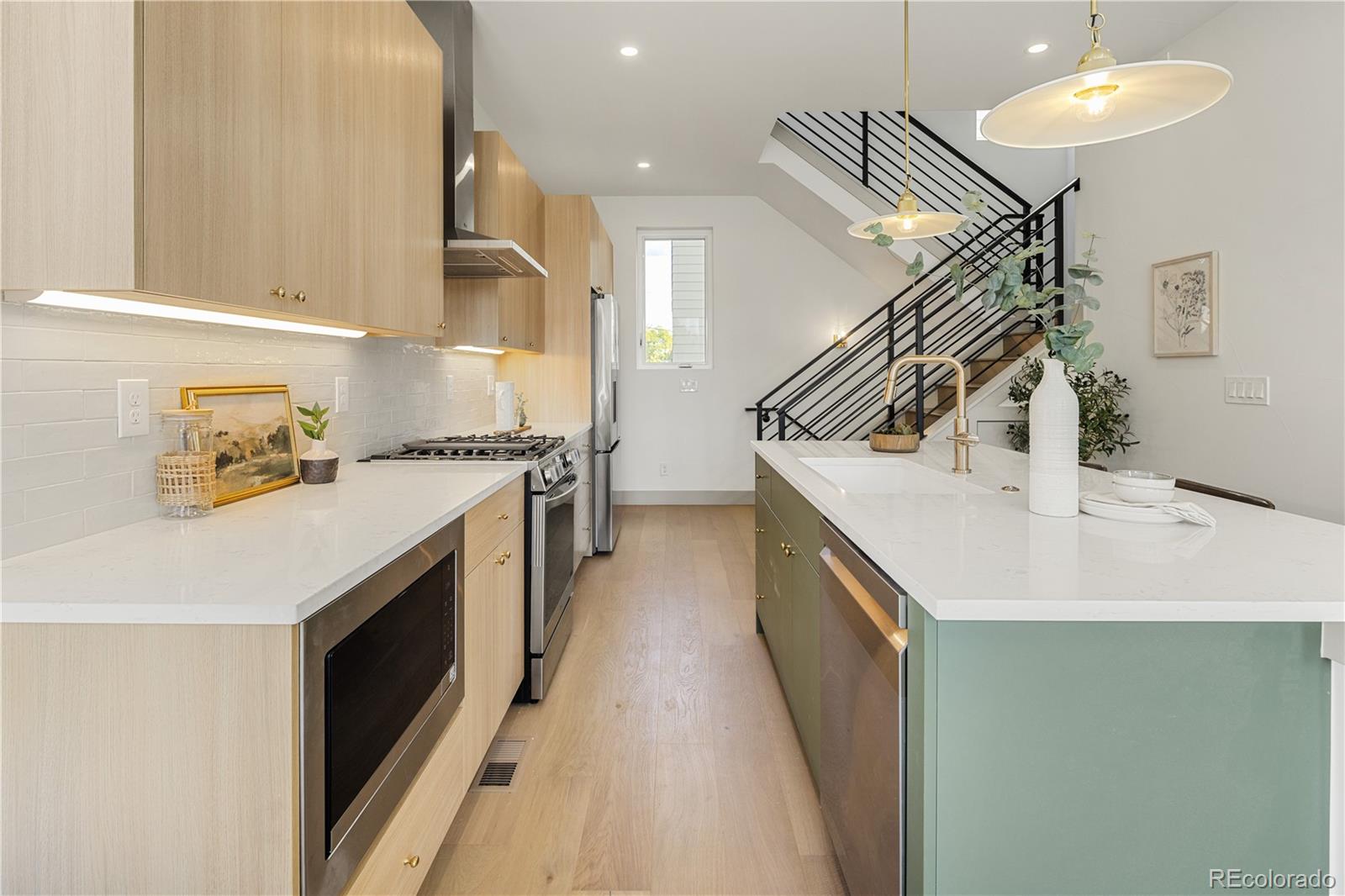 1230 Zenobia Street 10