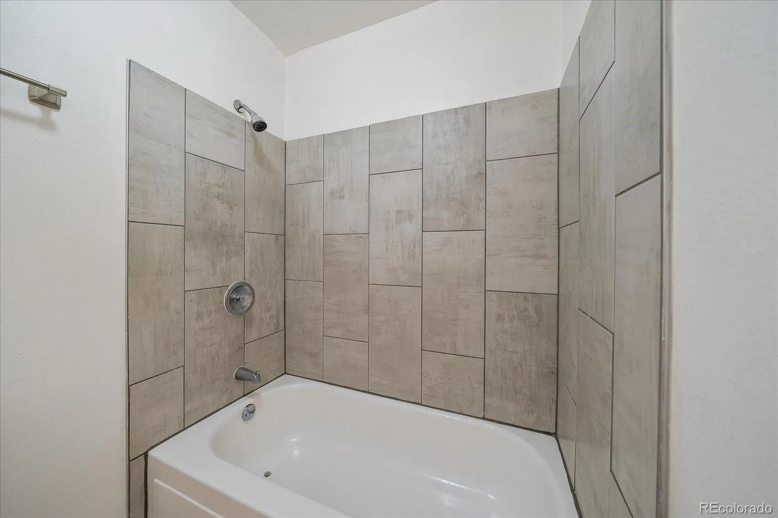 Aurora, Colorado 80011, United States, 3 Bedrooms Bedrooms, ,2 BathroomsBathrooms,Residential,Active,253571