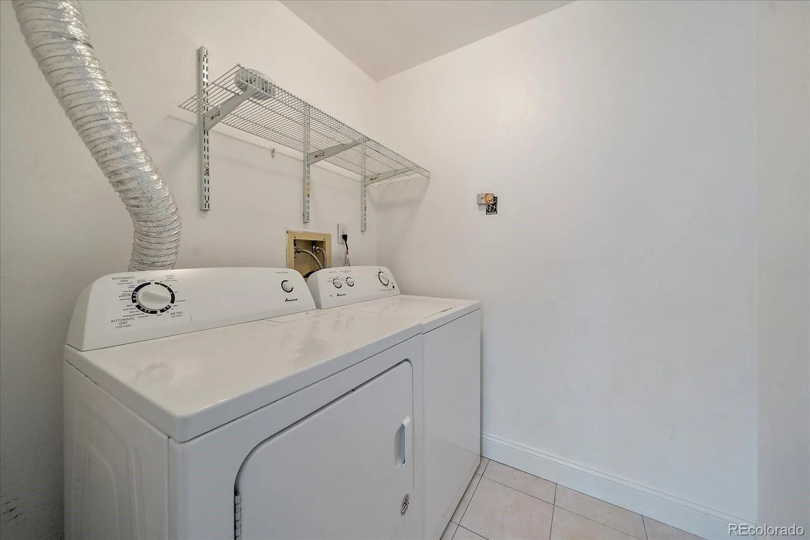 Aurora, Colorado 80011, United States, 3 Bedrooms Bedrooms, ,2 BathroomsBathrooms,Residential,Active,253571