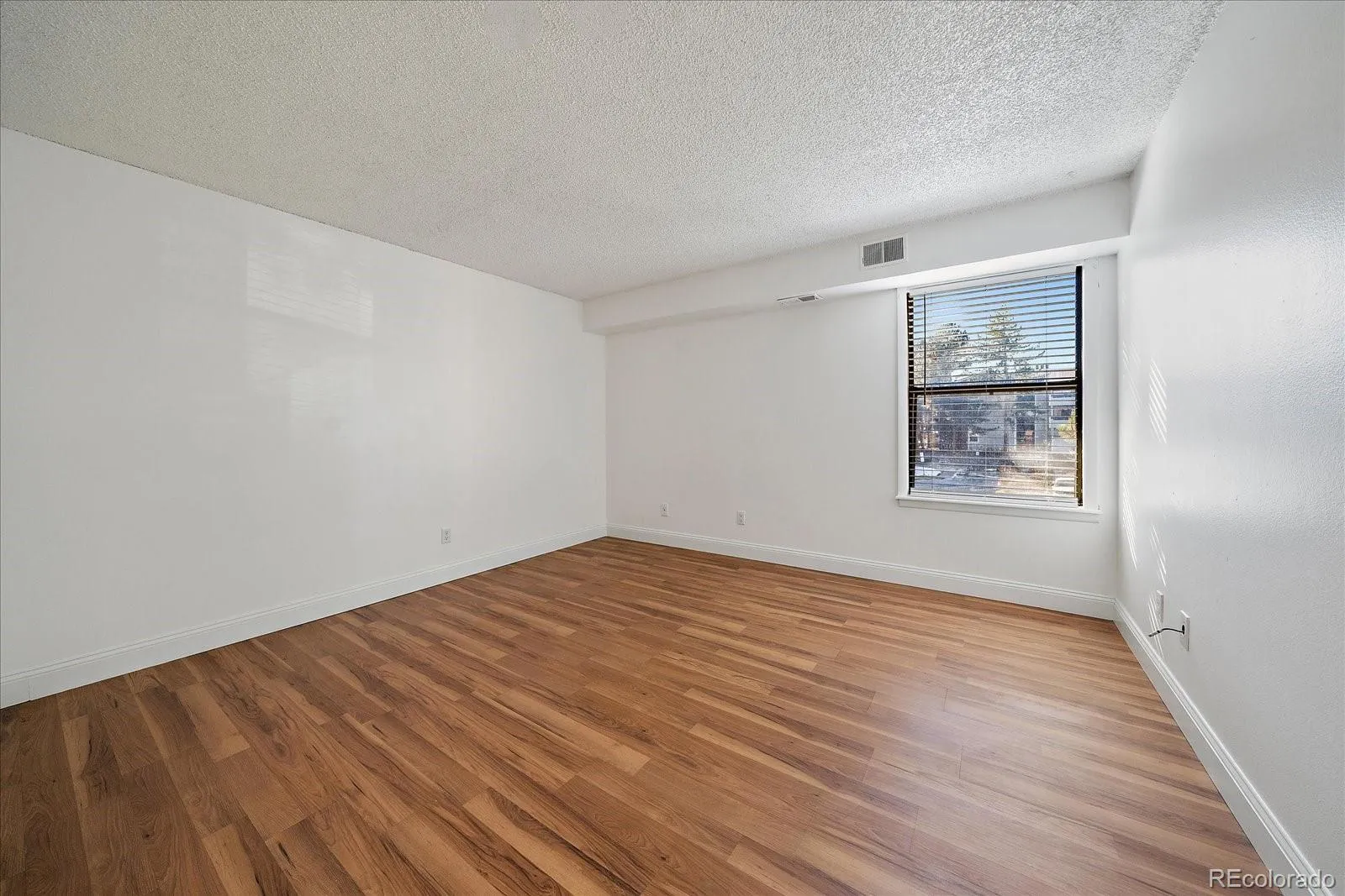 Aurora, Colorado 80011, United States, 3 Bedrooms Bedrooms, ,2 BathroomsBathrooms,Residential,Active,253571