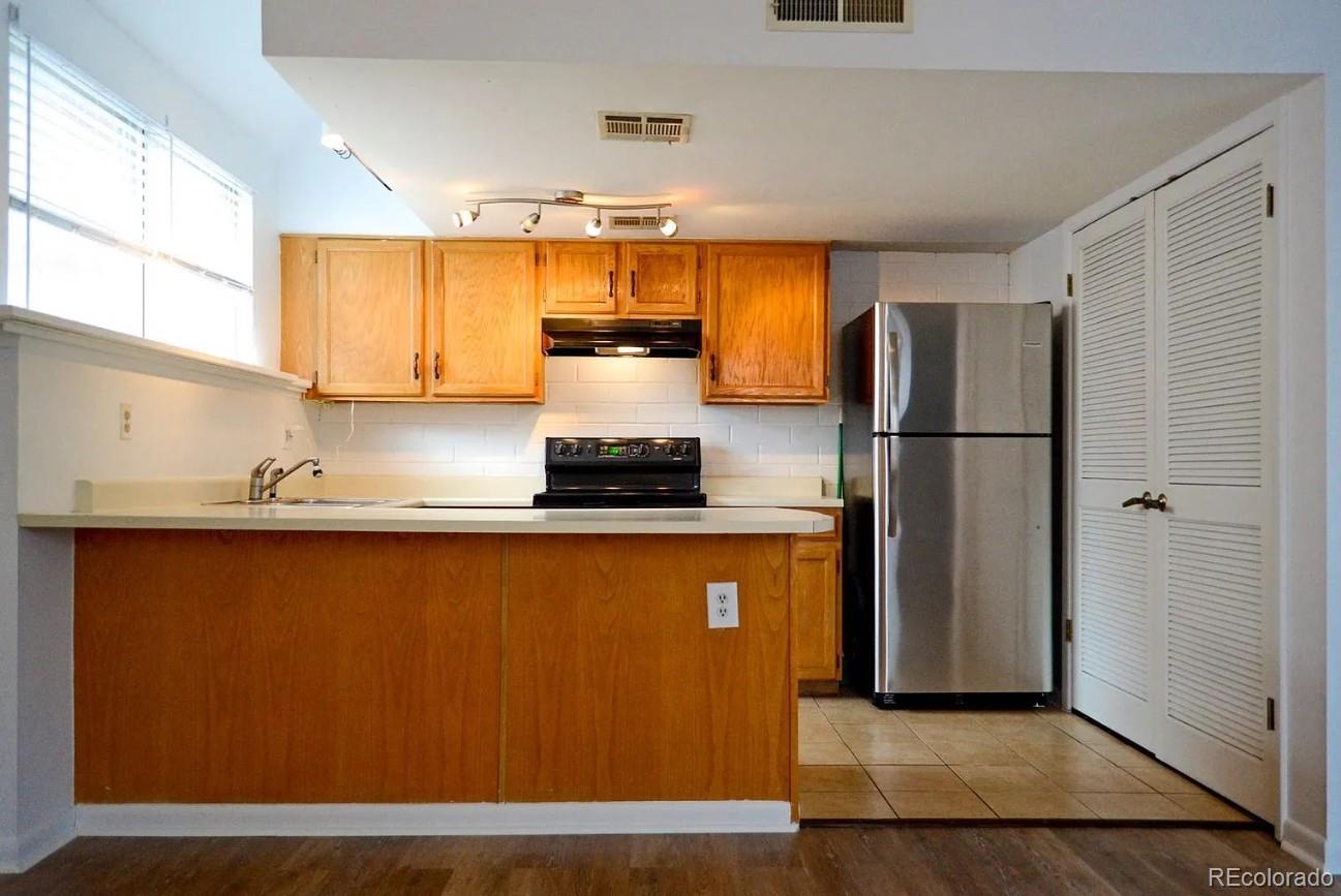 1035 Jasmine Street 4