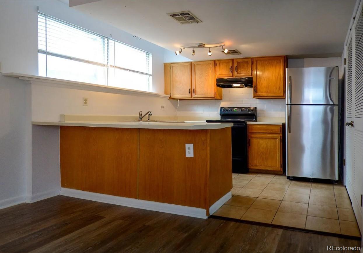 1035 Jasmine Street 4