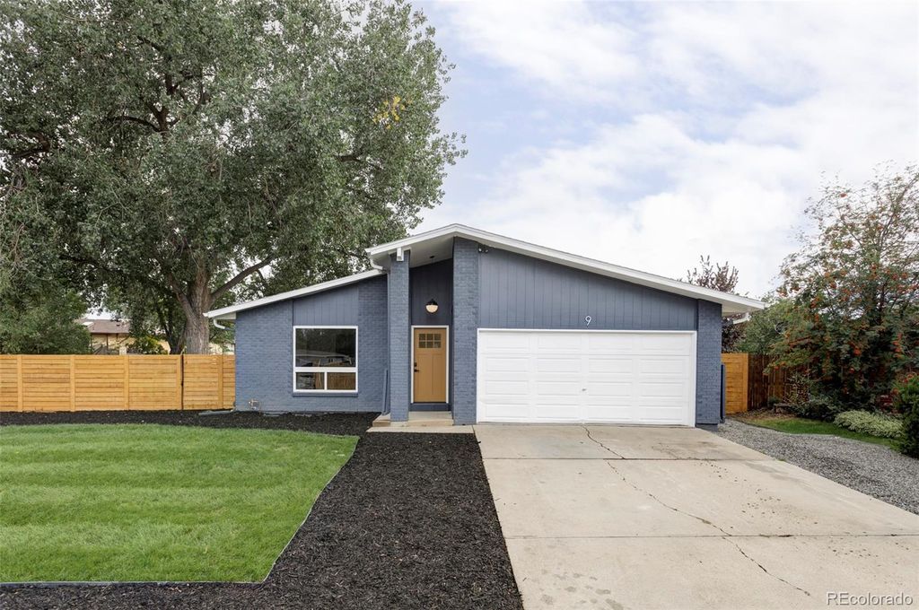 Photo of 9 Seattle Lane, Longmont, CO 80501 (MLS # 8876304)