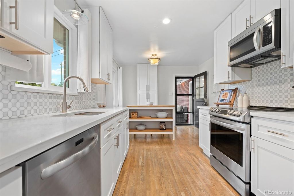 Photo of 7070 S Lakeview Street, Littleton, CO 80120 (MLS # 4079007)
