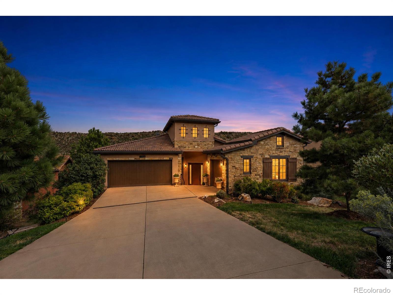 8122 Raphael Lane
