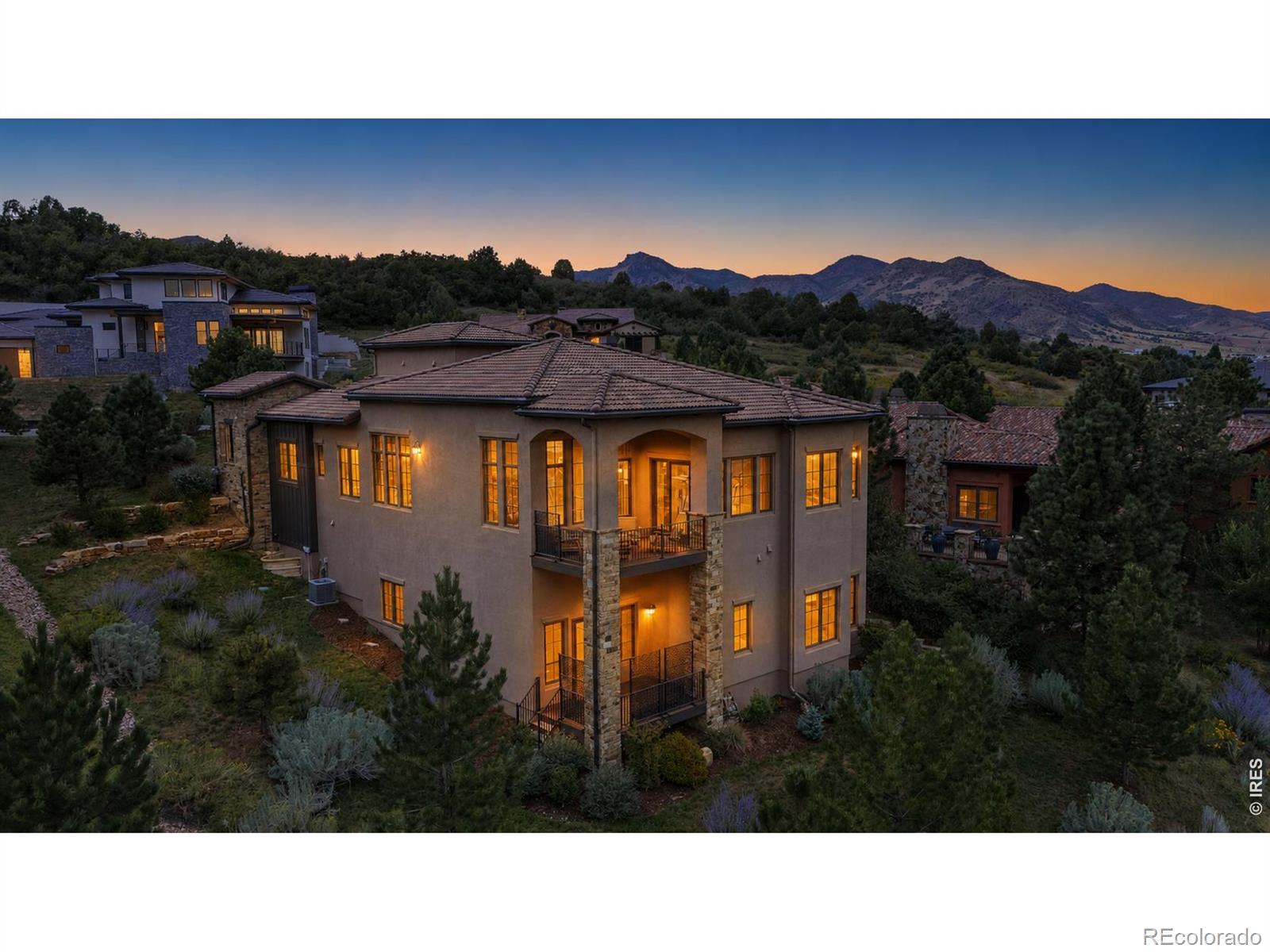 8122 Raphael Lane