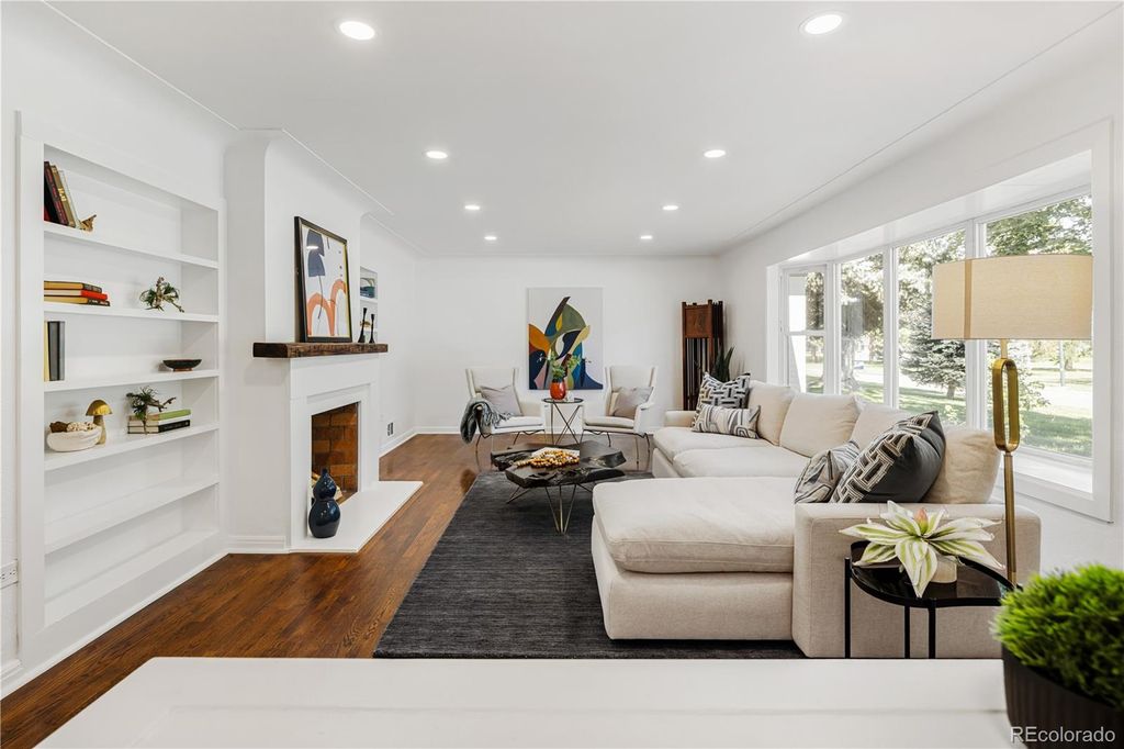 Photo of 3035 N Monaco Parkway, Denver, CO 80207 (MLS # 4325401)