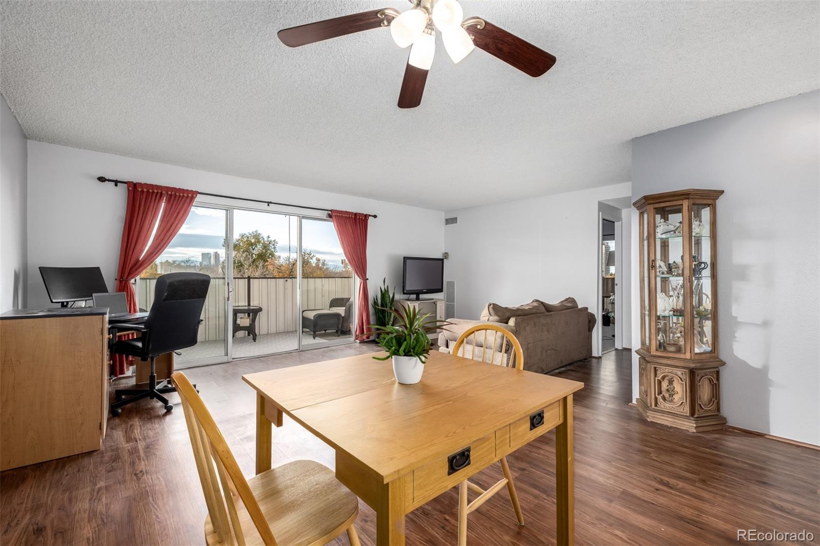 1313 Steele Street 606