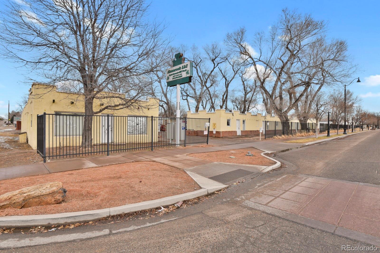 2400 Lake Avenue